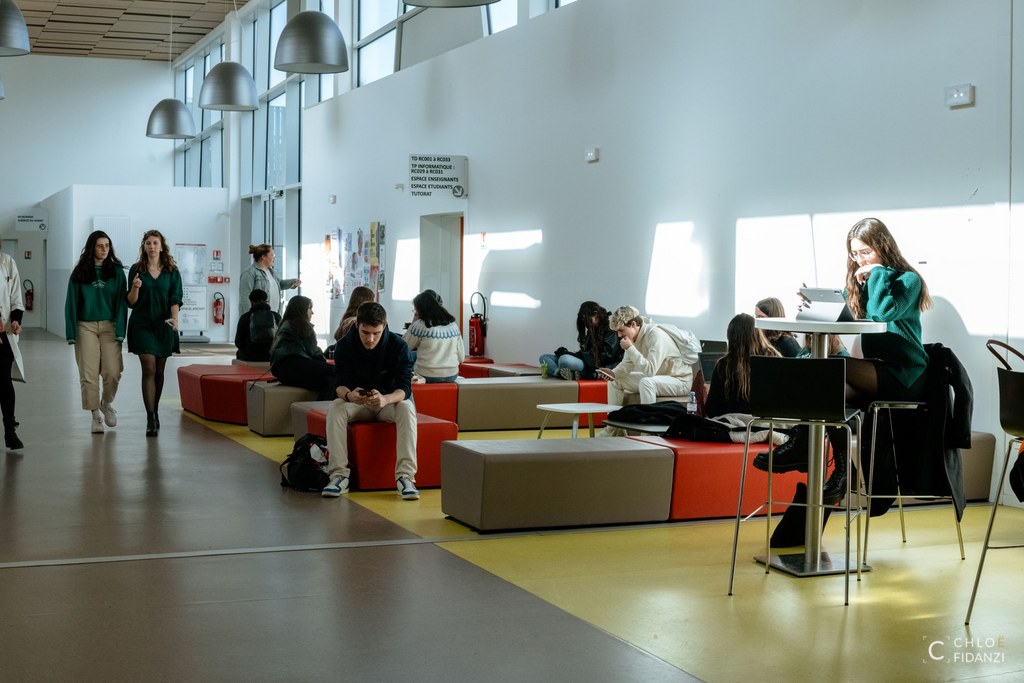 Inscriptions et réinscriptions 23/24 - Faculté des Sciences & Techniques